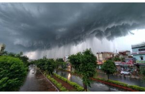 यूपी-बिहार समेत 25 राज्यों में आज भारी बारिश-आंधी का अलर्ट, 80 KM तक चलेंगी तेज हवाएं