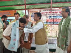 उप मुख्यमंत्री ने जान जोखिम में डालकर गायों की रक्षा करने वाले गौ सेवकों को किया सम्मानित