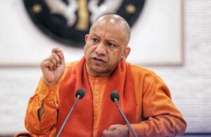 पत्रकारों के सवालों पर गाली-गलौच व हाथापाई पर उतारू हो जाते हैं अखिलेश: सीएम योगी