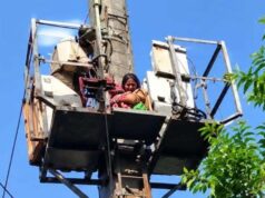 लखनऊ में CM आवास के पास टावर पर चढ़ी आगरा की महिला, पुलिस ने सुरक्षित उतारा