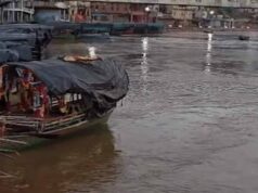चित्रकूट में मंदाकिनी नदी फिर उफान पर, घाटों की सीढ़ियां डूबीं; MP-UP प्रशासन अलर्ट