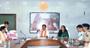 रायपुर : उप मुख्यमंत्री विजय शर्मा ने कबीरधाम के गौसेवकों एवं अधिकारियों की ली बैठक