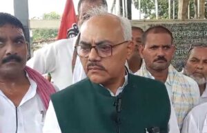 SP MLC के विवादित बयान से गरमाई UP की सियासत, बोले- अखिलेश कुत्ते के गले में घंटी बांध दें तो…