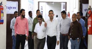 कलेक्टर मिश्रा ने ईवीएम गोडाउन का किया निरीक्षण