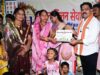 फूल लेकर आए नन्हे कदम, उप मुख्यमंत्री ने बच्चों को गोद में उठाया, बच्चों की मासूमियत ने जीता दिल