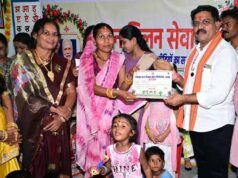 फूल लेकर आए नन्हे कदम, उप मुख्यमंत्री ने बच्चों को गोद में उठाया, बच्चों की मासूमियत ने जीता दिल