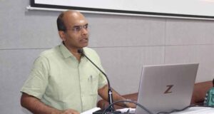 सीएम हेल्पलाइन एवं संबल योजना के लंबित प्रकरणों के निराकरण में लापरवाही स्वीकार्य नहीं : श्रम सचिव रघुराज राजेन्द्रन