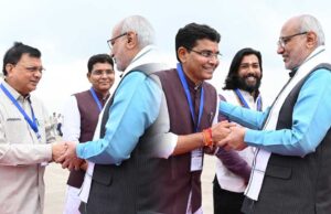राज्यपाल डेका ने उपराष्ट्रपति राधाकृष्णन का किया आत्मीय स्वागत