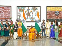 रायपुर : राष्ट्रपति से भेंट कर लौटे प्रतिभावान विद्यार्थियों ने मुख्यमंत्री विष्णु देव साय से की सौजन्य मुलाकात