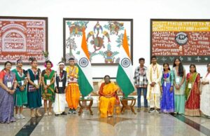 रायपुर : राष्ट्रपति से भेंट कर लौटे प्रतिभावान विद्यार्थियों ने मुख्यमंत्री विष्णु देव साय से की सौजन्य मुलाकात