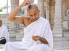 जैन साधु क्यों उखाड़ते हैं सिर के बाल? जानें केशलोचन की कठिन साधना का रहस्य