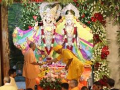 जन्माष्टमी पर मथुरा पहुंचे CM योगी, श्रीकृष्ण जन्मस्थान में किया पूजन; श्रद्धालुओं पर बरसाए फूल