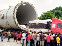 308 पहियों वाला ‘बाहुबली’ ट्रक चंदौली में फंसा, दलदल ने रोकी 200 टन के बॉयलर की राह