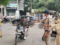 इंदौर में बिना हेलमेट ऑफिस पहुंचना पड़ा भारी! कलेक्टर ने कर्मचारियों को वापस लौटाया
