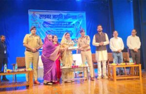 खैरागढ़ में मंत्री लक्ष्मी राजवाड़े की पहल, 2 हजार लोगों ने लिया साइबर सुरक्षा का संकल्प