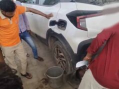 42 लीटर के टैंक में भर दिया 48 लीटर पेट्रोल, पेट्रोल पंप पर मचा बवाल