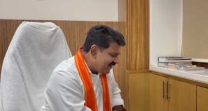 कवर्धा मेडिकल कॉलेज में प्रवेश लेने वाले जिले के प्रथम छात्र हिमांशु को उप मुख्यमंत्री विजय शर्मा ने फोन कर दी बधाई एवं शुभकामनाएं
