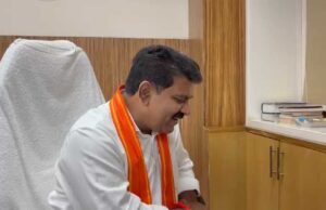 कवर्धा मेडिकल कॉलेज में प्रवेश लेने वाले जिले के प्रथम छात्र हिमांशु को उप मुख्यमंत्री विजय शर्मा ने फोन कर दी बधाई एवं शुभकामनाएं