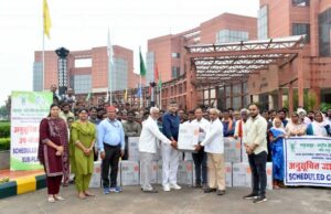 आईसीएआर-एनआईबीएसएम ने एससीएसपी कार्यक्रम के तहत किसानों को वितरित किए पावर स्प्रेयर एवं सोलर पैनल