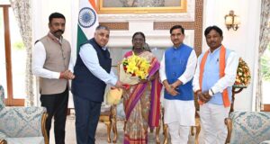 मुख्यमंत्री विष्णु देव साय के निमंत्रण पर राष्ट्रपति ने स्वीकार किया बस्तर दशहरा के मुरिया दरबार में शामिल होने का आमंत्रण