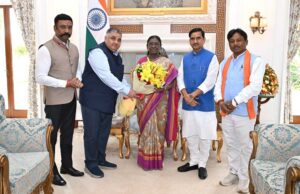 मुख्यमंत्री विष्णु देव साय के निमंत्रण पर राष्ट्रपति ने स्वीकार किया बस्तर दशहरा के मुरिया दरबार में शामिल होने का आमंत्रण