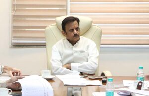 ड्यूटी पर तैनात चिकित्सक निर्धारित समय पर उपस्थित रहें: उप मुख्यमंत्री शुक्ल