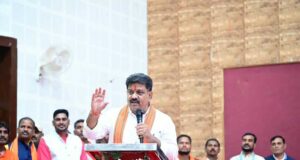 छत्तीसगढ़ प्रदेश लोक कलाकार कल्याण संघ के शपथ ग्रहण समारोह में उप मुख्यमंत्री विजय शर्मा हुए शामिल