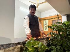 प्रधानमंत्री नरेंद्र मोदी जी के उत्तम स्वास्थ्य एवं दीर्घायु की कामना के लिए संजय वास्तव ने प्रज्ज्वलित किया आशीर्वाद का दीप