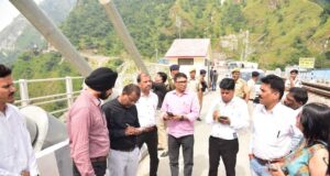 पत्र सूचना कार्यालय, भोपाल के नेतृत्व में जम्मू पहुंचे पत्रकारों के दल ने रियासी में दुनिया के सबसे ऊंचे चिनाब रेल आर्च ब्रिज और अंजी ब्रिज का अवलोकन किया