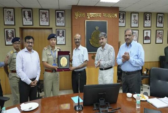 उत्तर पूर्वी पुलिस अकादमी के प्रशिक्षु पुलिस अधिकारियों ने की पुलिस महानिदेशक से भेंट