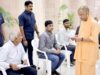 मुख्यमंत्री ने अफसरों को दिया निर्देश- संवेदनशील व्यवहार के साथ करें पीड़ितों की सहायता
