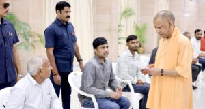 मुख्यमंत्री ने अफसरों को दिया निर्देश- संवेदनशील व्यवहार के साथ करें पीड़ितों की सहायता