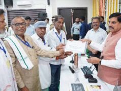 मुख्यमंत्री डॉ. यादव ने ग्रामीणों को वितरित किये रजिस्ट्री प्रमाण-पत्र