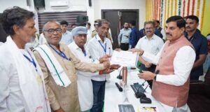 मुख्यमंत्री डॉ. यादव ने ग्रामीणों को वितरित किये रजिस्ट्री प्रमाण-पत्र