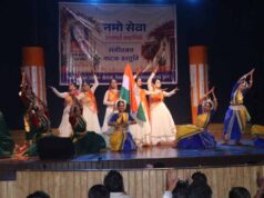 खैरागढ़ में ‘नमो सेवा–अनकही कहानियां’ का भव्य मंचन, 500 से अधिक विद्यार्थियों ने देखी नाट्य प्रस्तुति