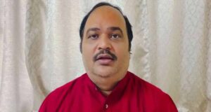 INDIA गठबंधन के प्रदर्शन के बीच उद्धव ठाकरे को झटका, शिवसेना (UBT) के राष्ट्रीय प्रवक्ता आनंद दुबे ने दिया इस्तीफा