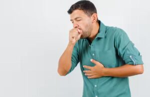 लगातार सूखी खांसी और सीढ़ियां चढ़ते फूलती है सांस? फेफड़ों की इस गंभीर बीमारी के हो सकते हैं संकेत