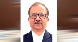 इंदौर में प्रधान न्यायाधीश के कथित व्यवहार पर भड़के अधिवक्ता, कोर्ट रूम तक पहुंचकर किया विरोध प्रदर्शन