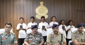 बस्तर में नक्सलवाद को झटका, 35 लाख के इनामी 6 नक्सलियों ने किया आत्मसमर्पण