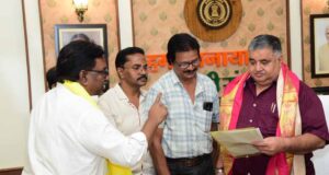पर्यटन मंत्री राजेश अग्रवाल ने नवा रायपुर स्थित निवास कार्यालय में नागरिकों से की आत्मीय भेंट-मुलाकात