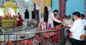 उप मुख्यमंत्री विजय शर्मा ने कवर्धा में मां महामाया और मां विंध्यवासिनी के दर्शन कर प्रदेश की सुख-समृद्धि और खुशहाली की कामना की