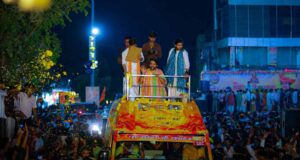 धीरेंद्र शास्त्री का बयान, बोले- गरबा पंडाल में गोमूत्र पिलाकर दें एंट्री; बेटियों को लेकर भी कही बात
