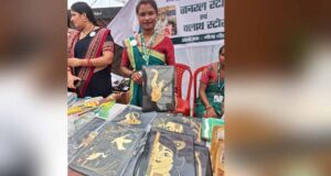 धान के पैरे से धनेश्वरी ने गढ़ी आत्मनिर्भरता की नई पहचान, कला को बनाया कमाई का जरिया