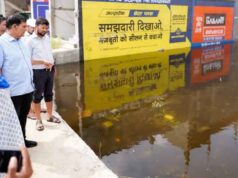 योगी सरकार फैजुल्लागंज में लगातार चला रही बाढ़ राहत कार्य, प्रभारी मंत्री ने किया निरीक्षण