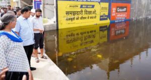 योगी सरकार फैजुल्लागंज में लगातार चला रही बाढ़ राहत कार्य, प्रभारी मंत्री ने किया निरीक्षण