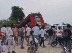 उज्जैन में बड़ा सड़क हादसा: बाइक सवारों को बचाने में पलटी बस, 2 की मौत और 5 महिलाएं घायल
