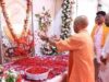 हरीश द्विवेदी के गांव पहुंचे मुख्यमंत्री, दिवंगत माता को दी श्रद्धांजलि