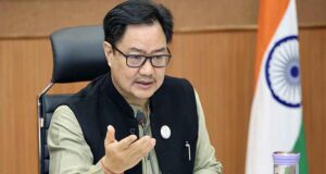 किरेन रिजिजू का बयान- ‘भारत को कभी नहीं तोड़ सकतीं विरोधी ताकतें’, कांग्रेस के झंडों पर विवाद