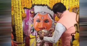 उज्जैन के 40 मंदिरों में मदिरा का भोग, आरती के बाद ढोल-नगाड़ों के साथ निकला दल