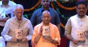 CM योगी ने वीरता पदक से सम्मानित किए पुलिसकर्मी, शहीद इंस्पेक्टर की पत्नी को भी सम्मान